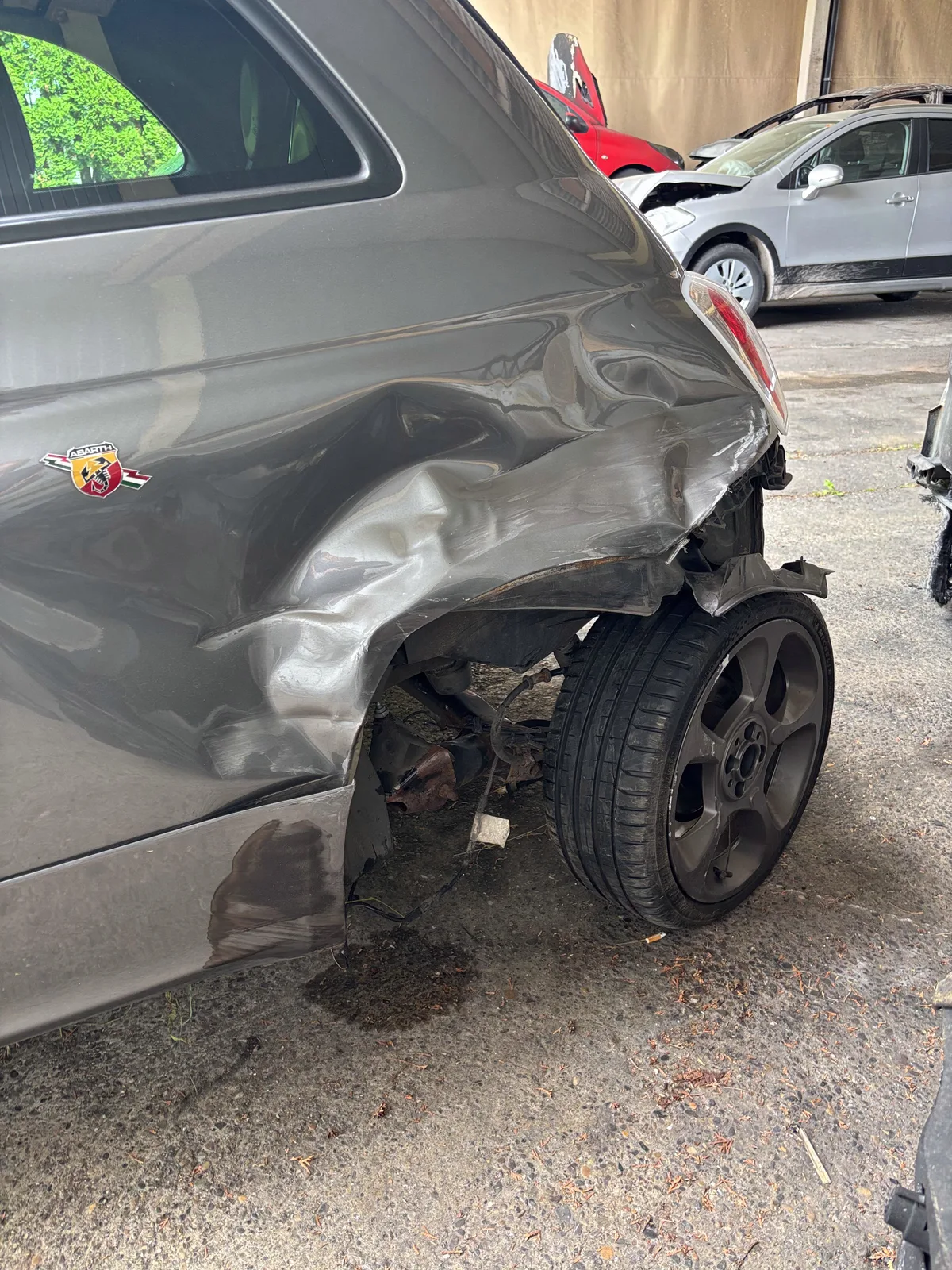 Die Autos nach einem Unfall auf der Seefeldstrasse in Niederuster.